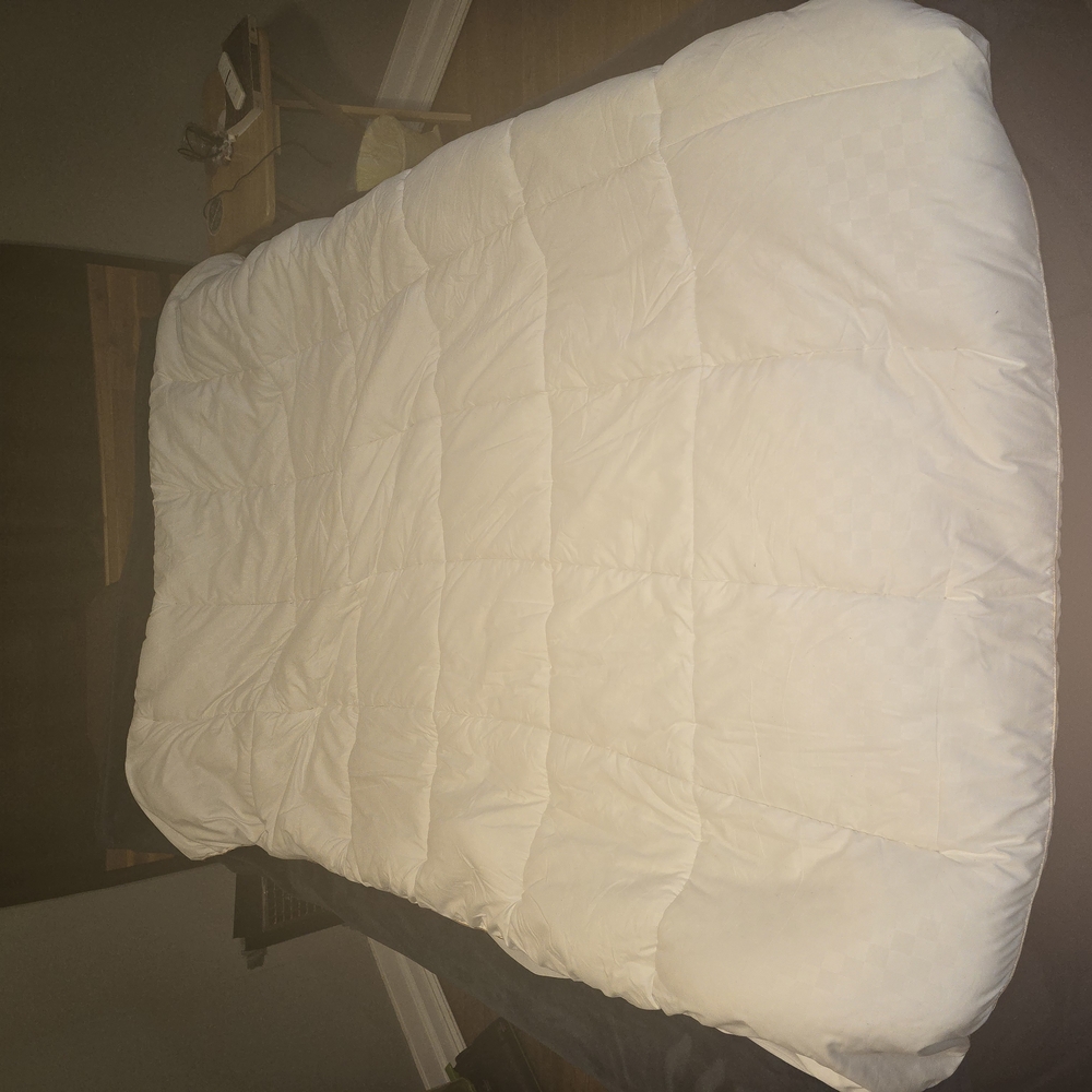 Luxurious White Bed Topper